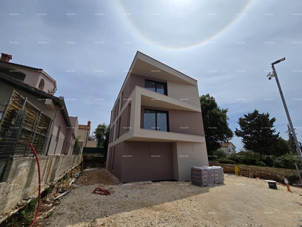 Prodaje se luksuzan stan u Medulinu,  strogi centar mjesta, par minuta lagane šetnje do rive i mora. 28