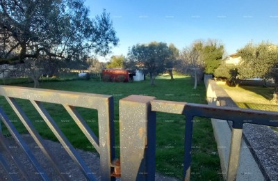 For Sale: Large Building Plot in Medulin – 1,895 m²