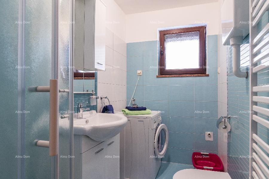 Valdebek. Detached house with a pool and jacuzzi! Close to the center of the city of Pula. 34