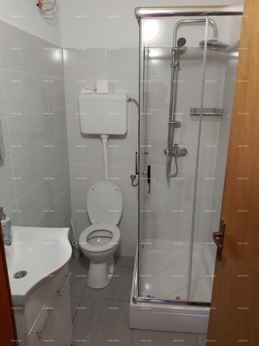 Продается дом с погребом, большой террасой, двумя трехкомнатными квартирами, двором. Отличная возможность для инвестирования! 17