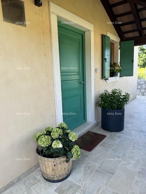Casa Mediterranea con piscina e vista mare, Raša 12