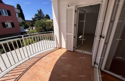 Новиград – просторная четырехкомнатная квартира, 76 м², в 200 м от моря и пляжа Карпиньян