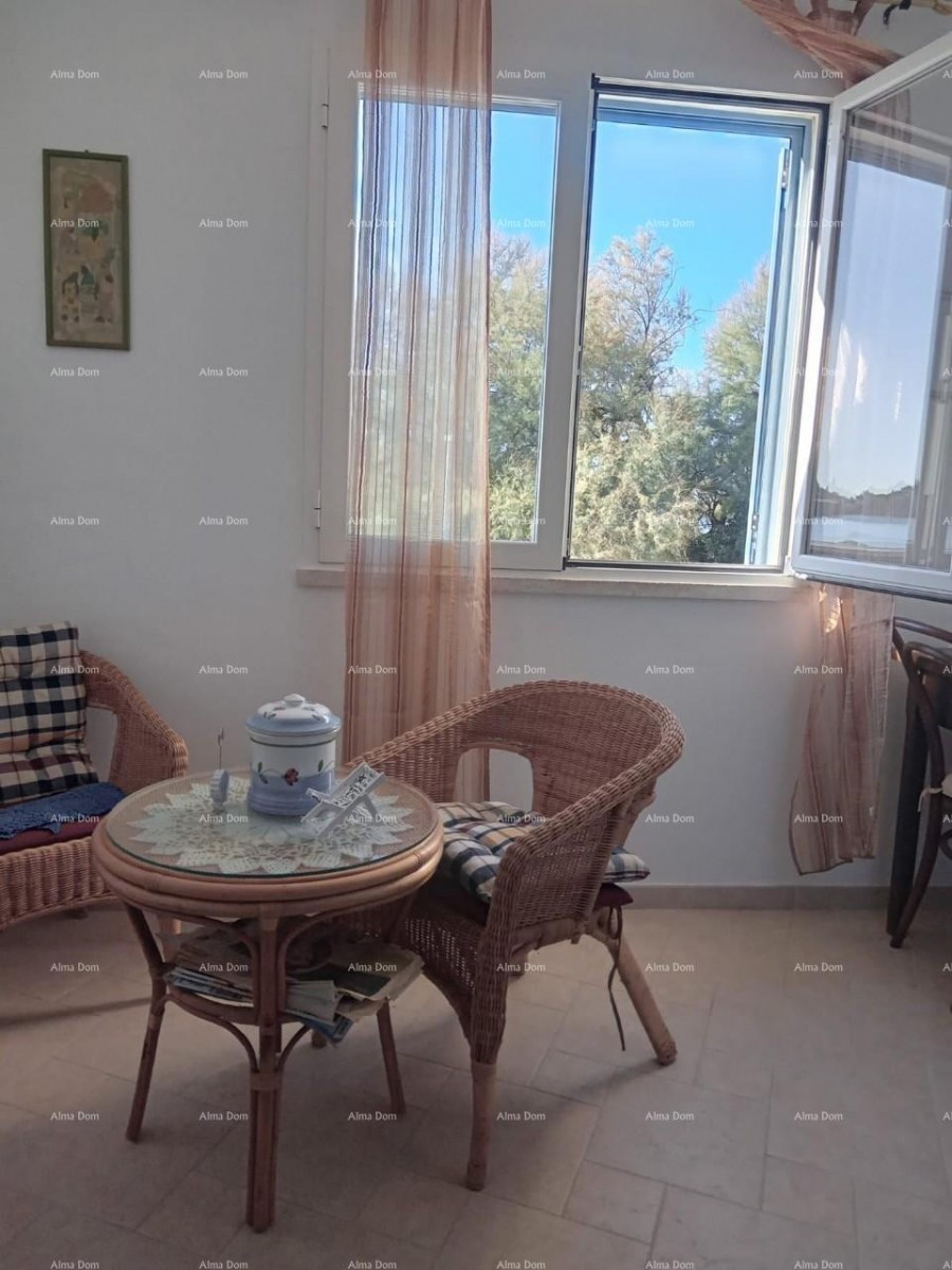 Proximity to the city of Umag. Duplex house for sale, 123.65 m² right on the seafront, 10 meters from the sea. 2