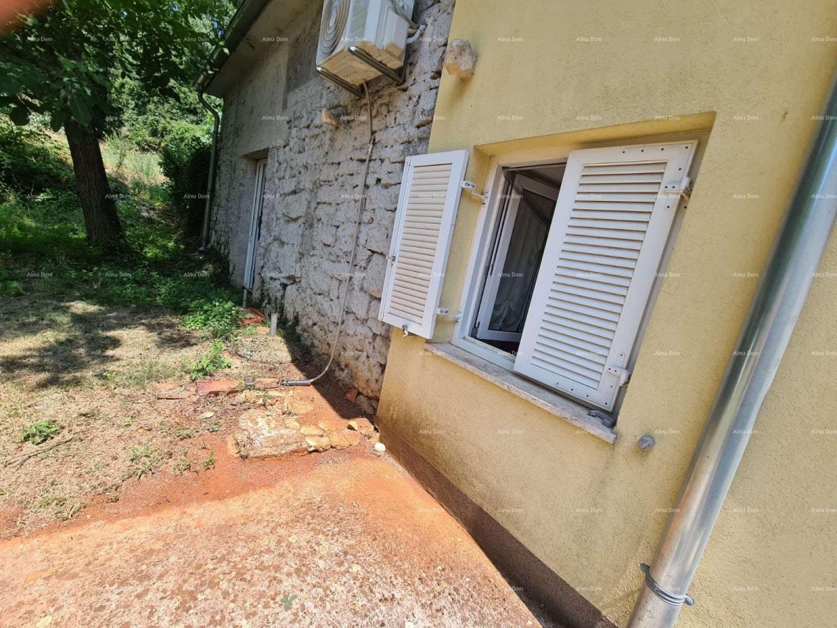 Prodaja hiše z dvoriščem in velikim zemljiščem, Barban 23