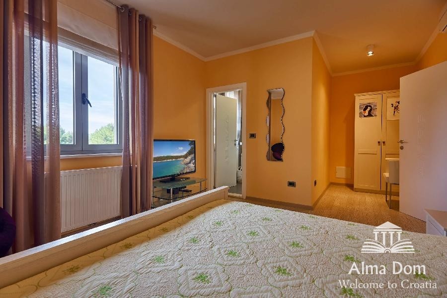 Первая линия - Элитная вилла с бассейном и гаражом в уникальном месте! 11