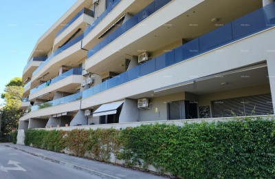 STOJA  Moderni stan s terasom 80 m², 100 m od mora u Puli!