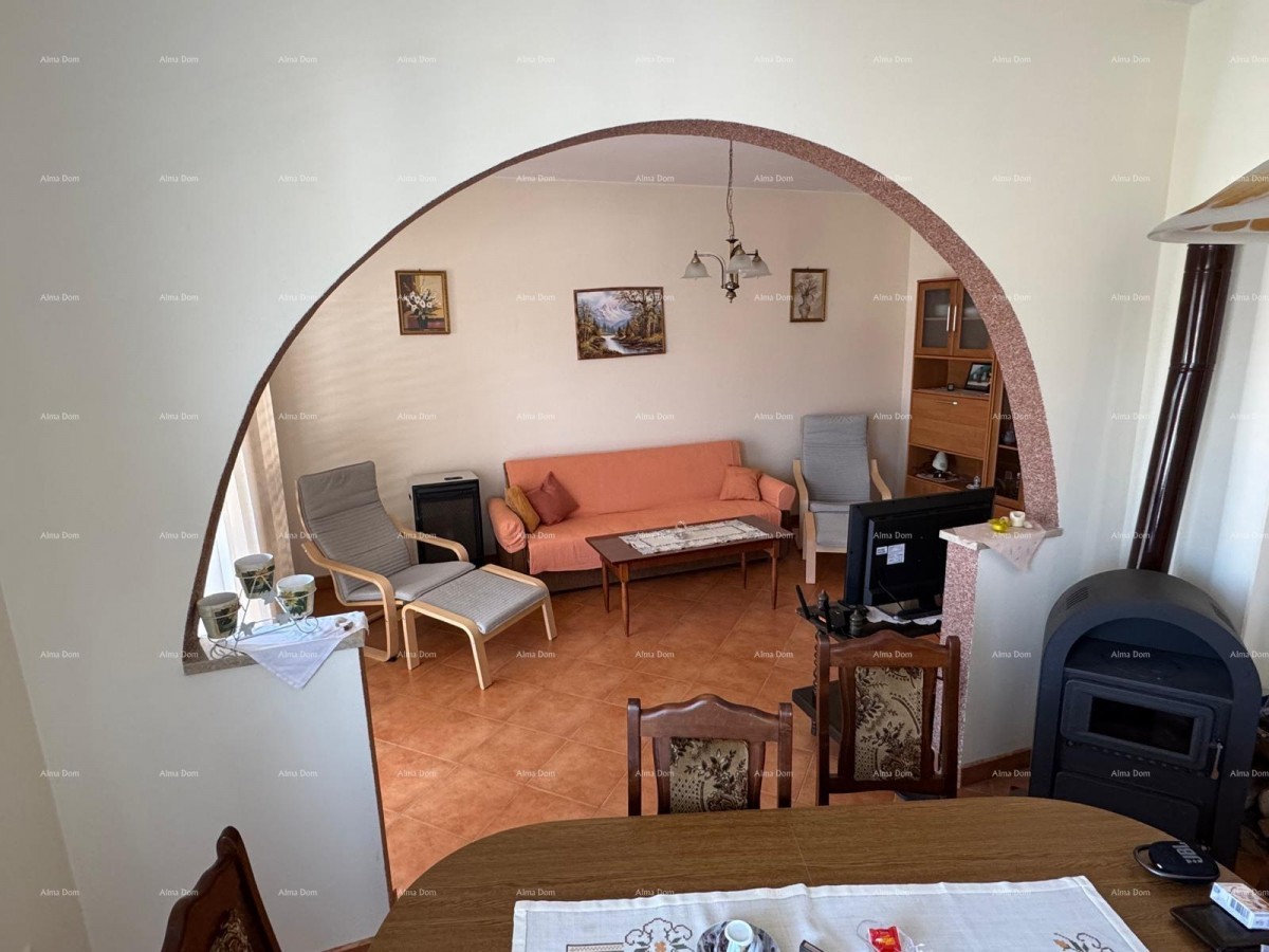 Kuća u centru Marčane s 2 stana, konobom i radionom 16