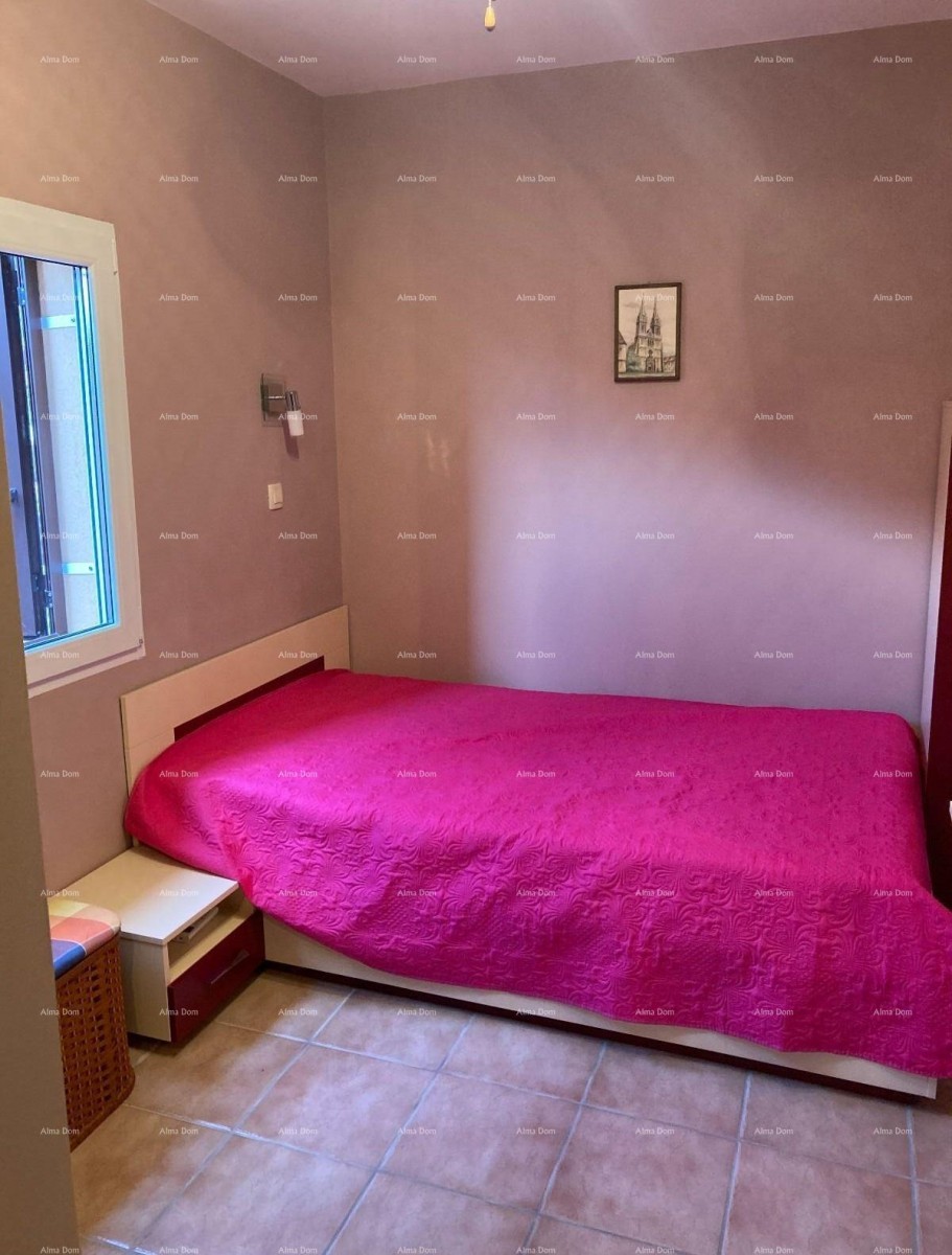 Prodaja - Prvi red do morja! Moderna, prostorna hiša s 4 ločenimi stanovanji, garažo in pomolom, Rogoznica. 17