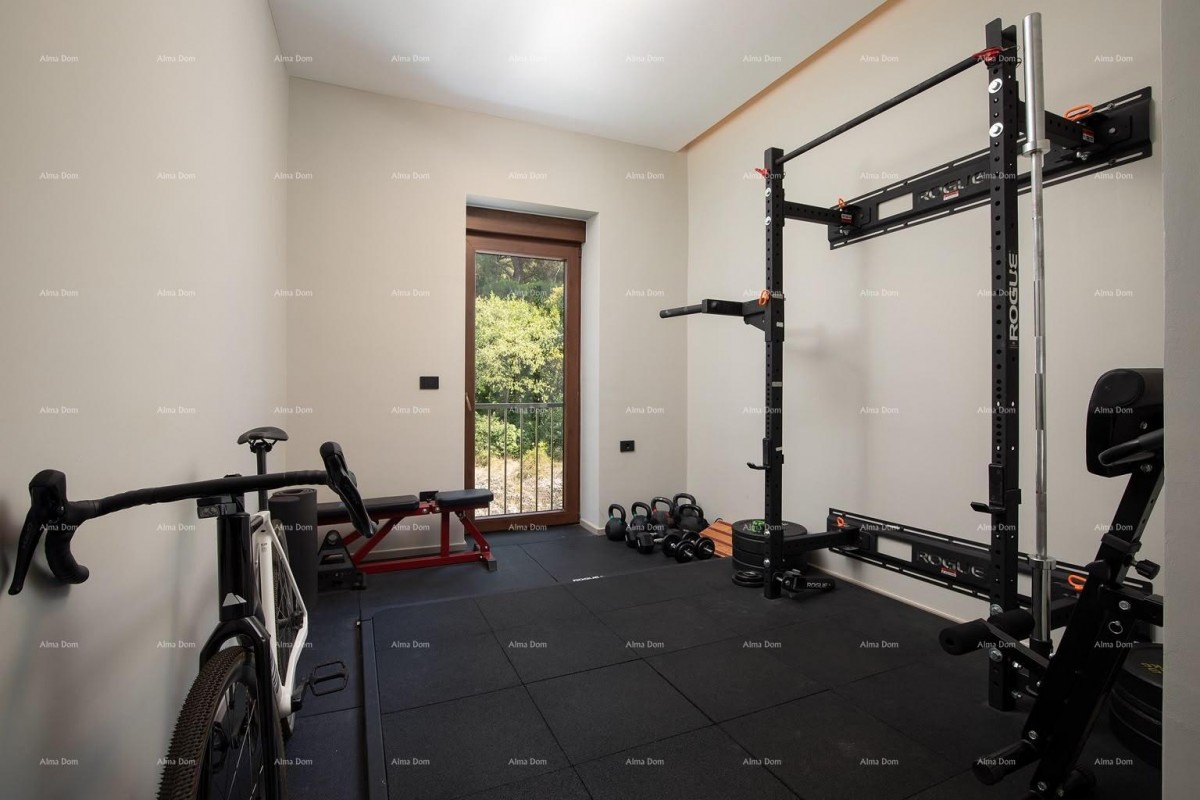 Luxury new construction just 200 meters from the Amphitheater! 9