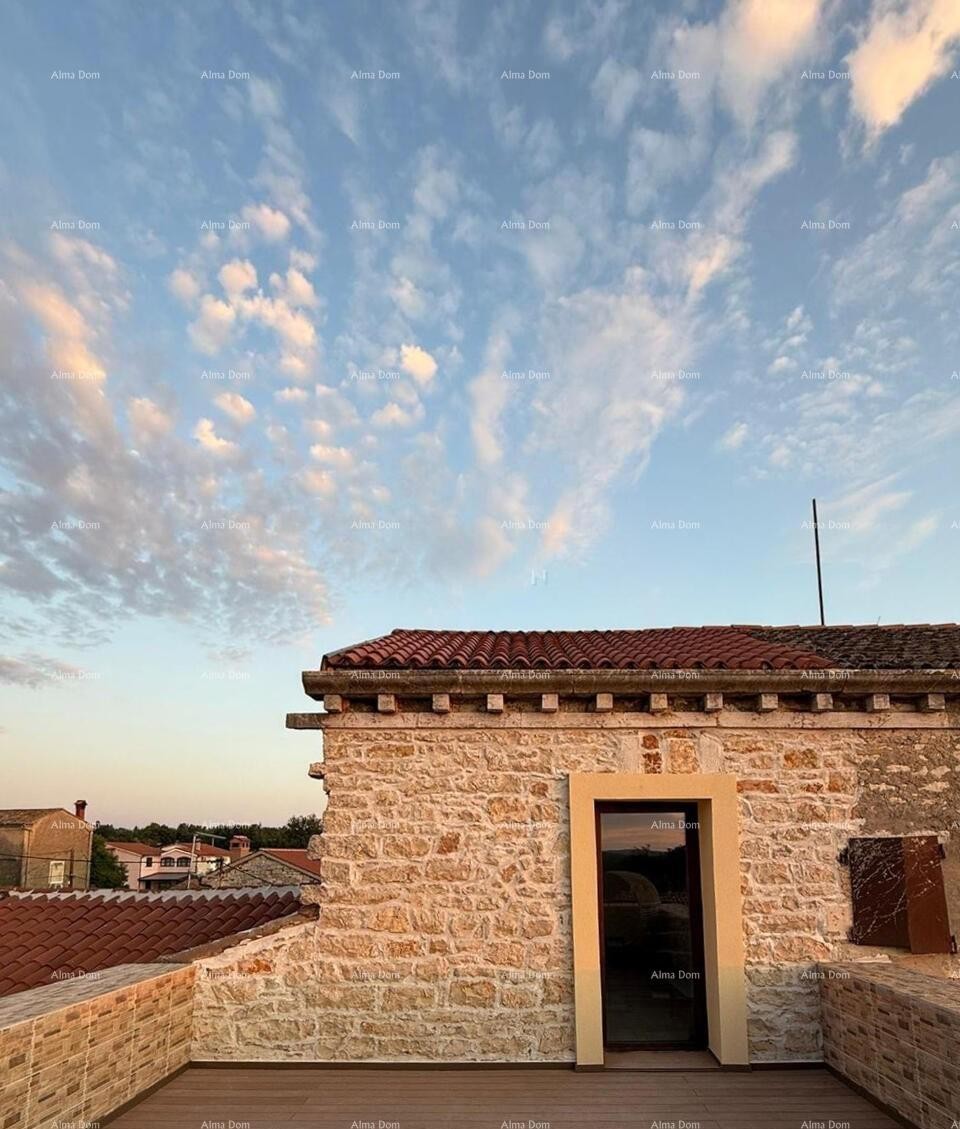 ПОРЕЧ, Реновированный каменный дом с видом на море 2