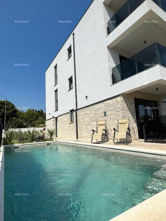 Moderna casa con piscina a Medulin, ideale per famiglie o investimenti! 2