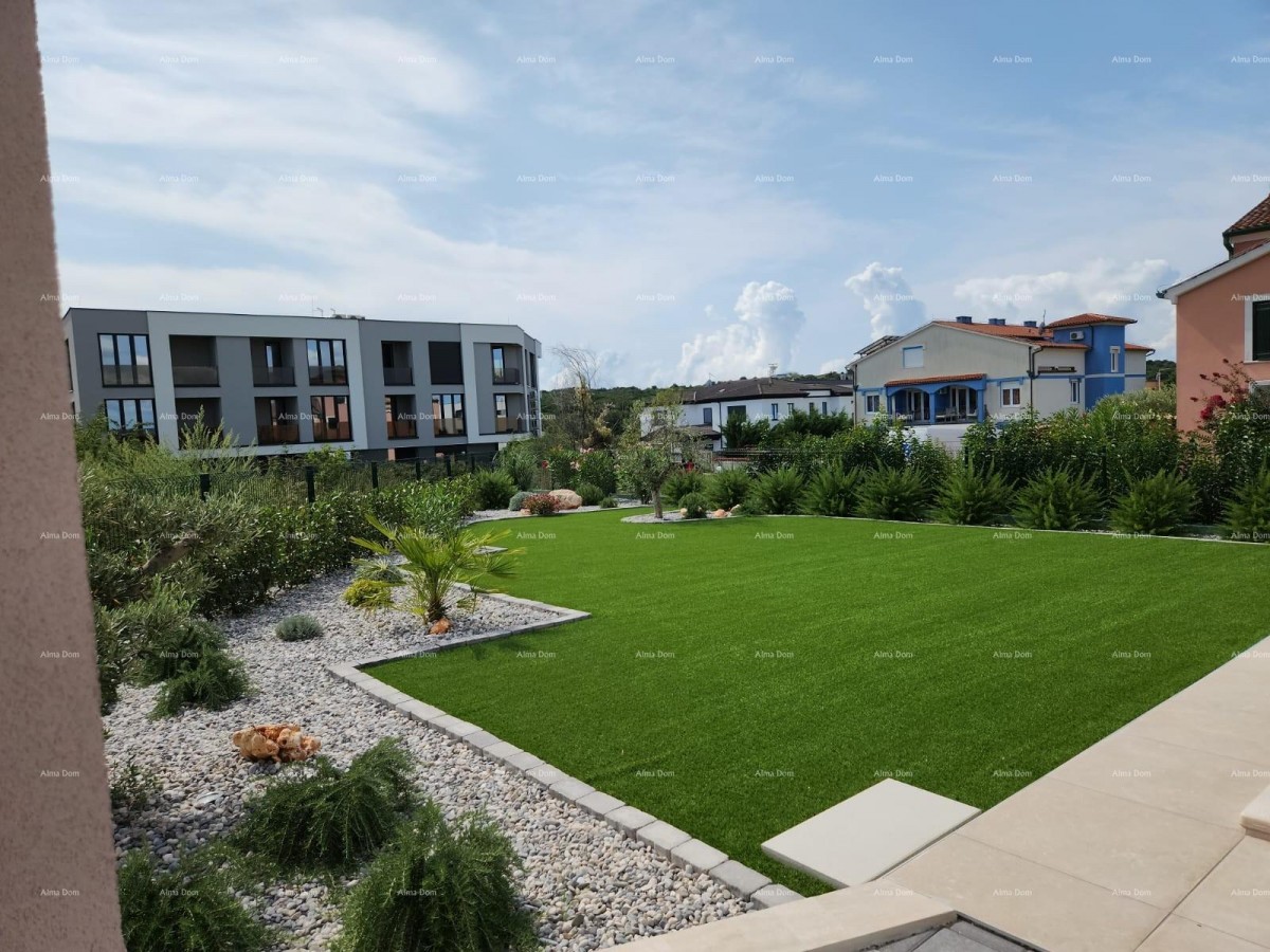 Modern oasis with a pool and private garden in Banjole 4