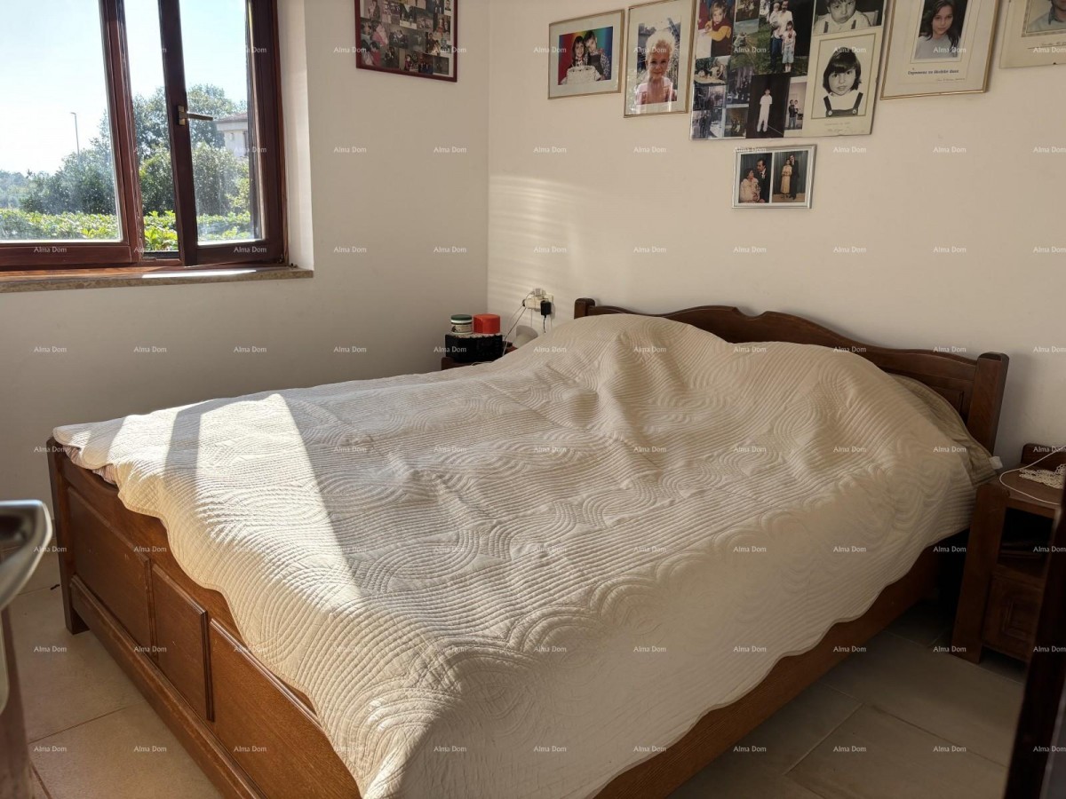 NOVIGRAD - Prodaja dveh stanovanj v družinski hiši 25