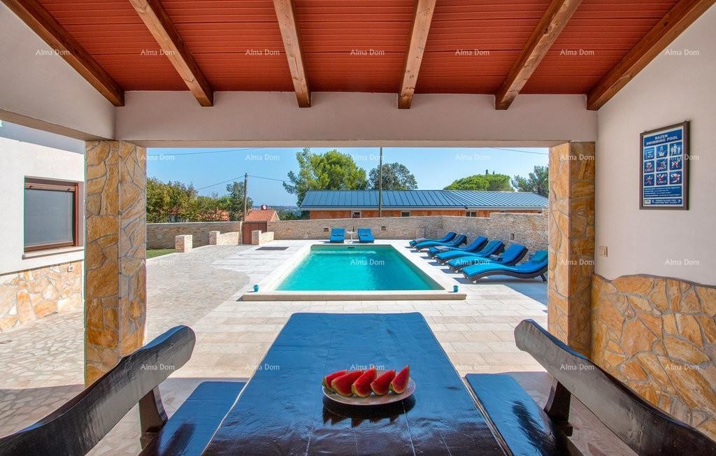 Premantura, villa indipendente con 5 camere da letto. Vicinanza al mare. 4