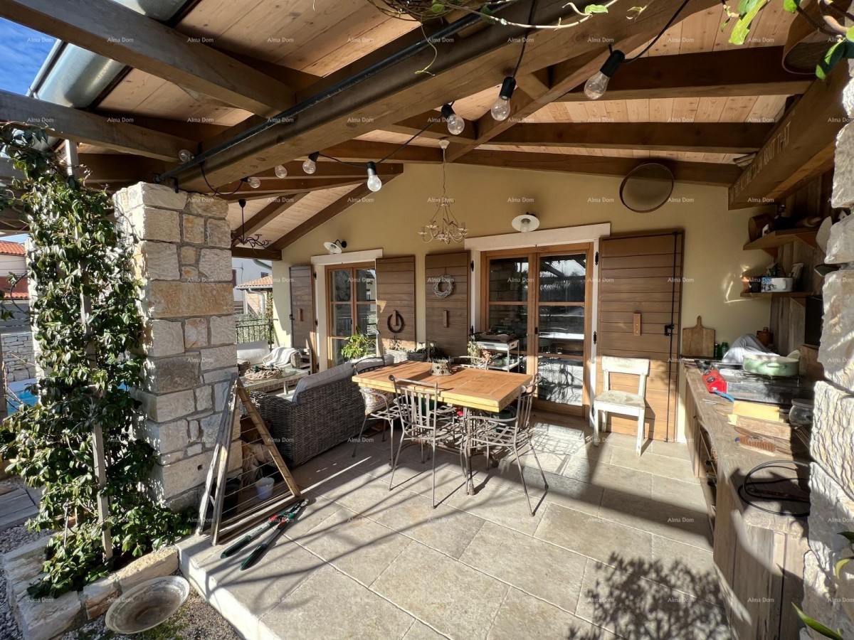 Prekrasna rustikalna hiša s bazenom in manjšim objektom 1