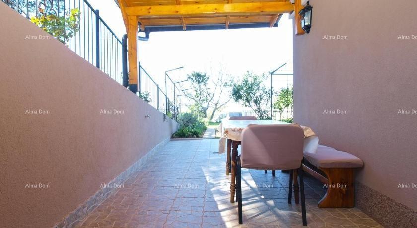 ДОМ С 3 АПАРТАМЕНТАМИ, МЕДУЛИН 16