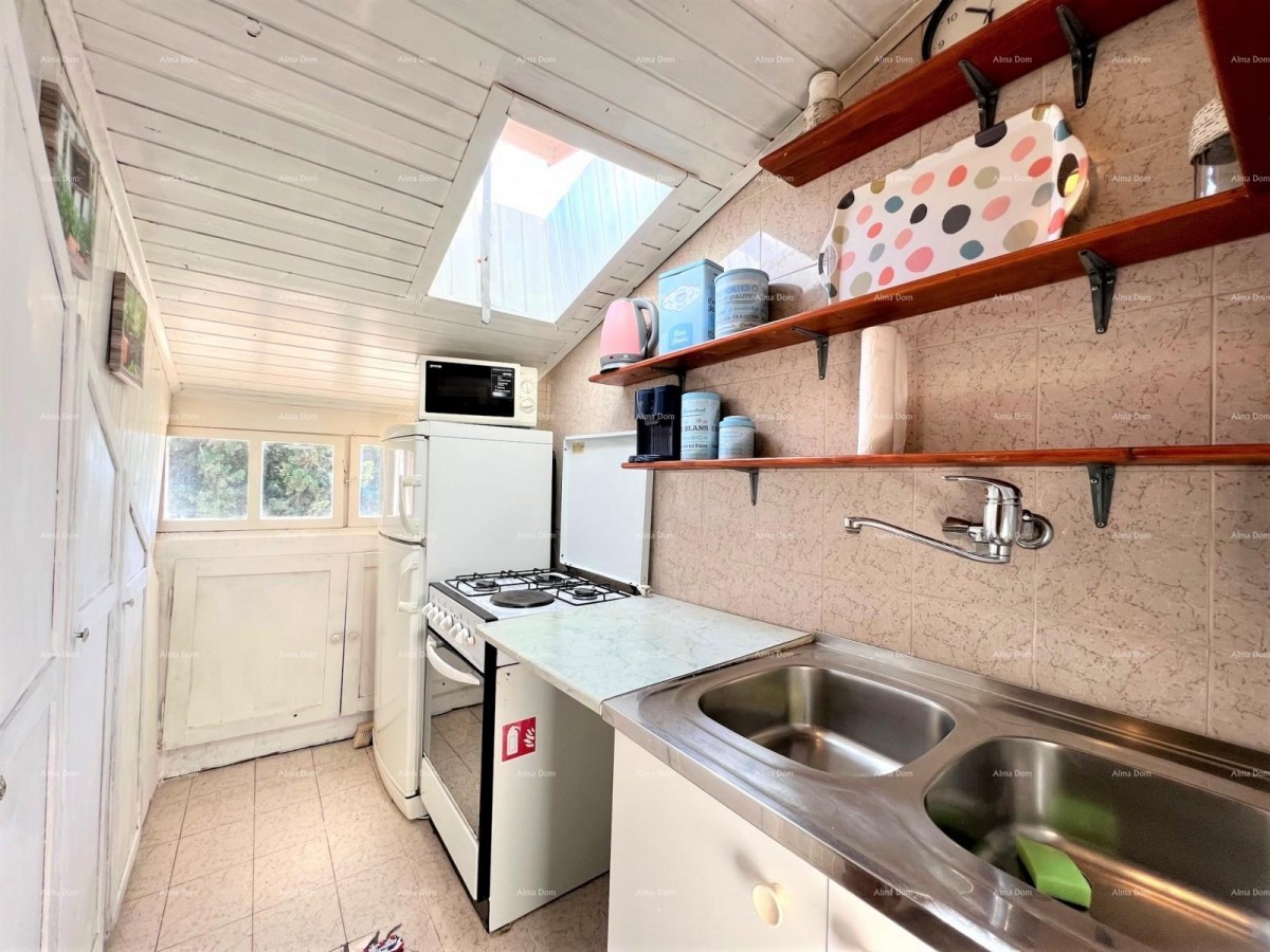 Prodaje se stan u centru Pule sa pogledom na katedralu i more. 11