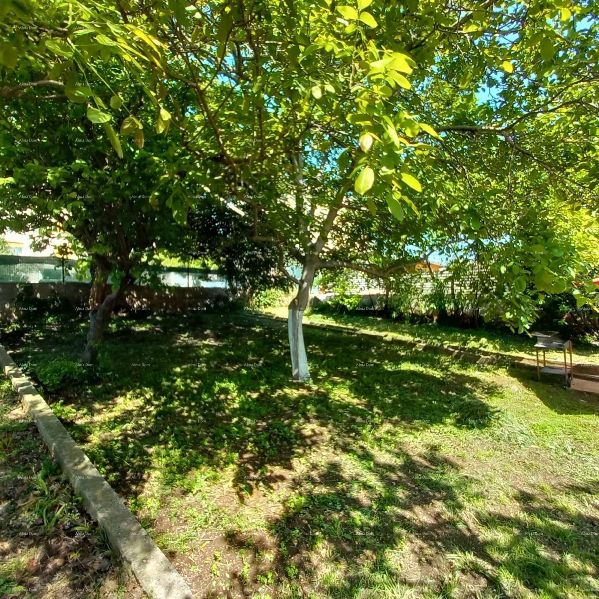 Pula! Prizemnica z velikim vrtom in teraso. 17