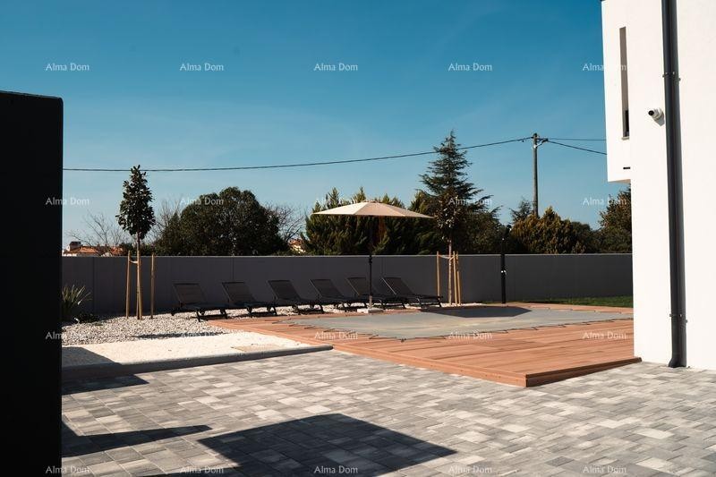 A newly built, modern two-story house with a swimming pool near the sea, Pomer! 5