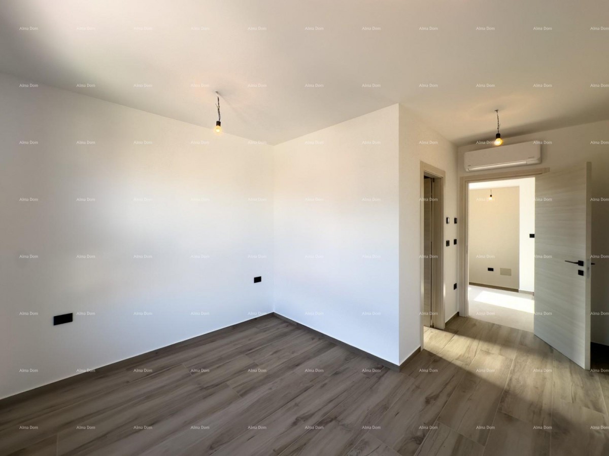 Vendiamo villa bifamiliare con piscina e garage 26