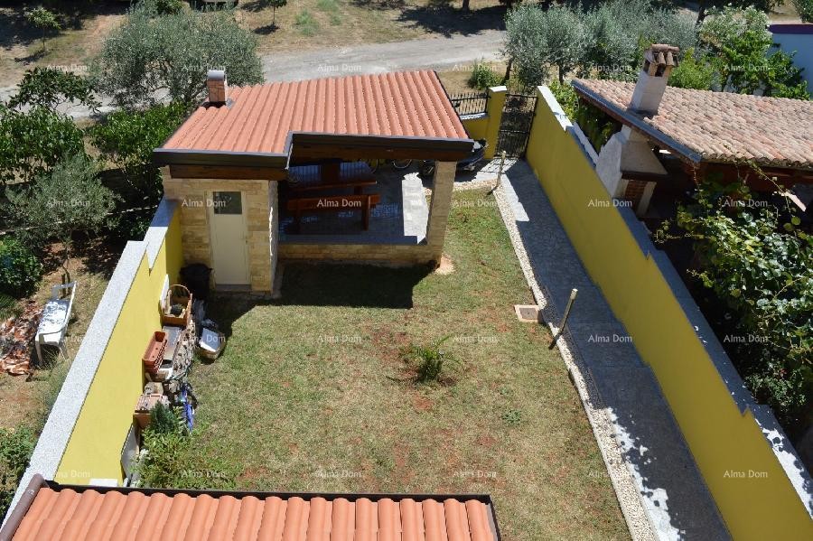 House with four separate apartments. 1 km to Verudela. 11