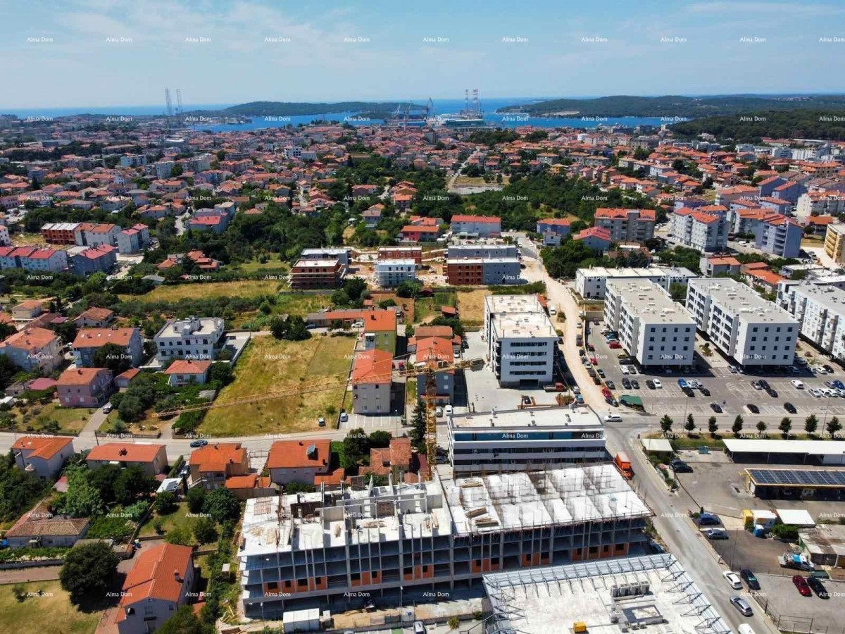 Pula! Multi-family, modern building with an elevator, near the center. S42 6