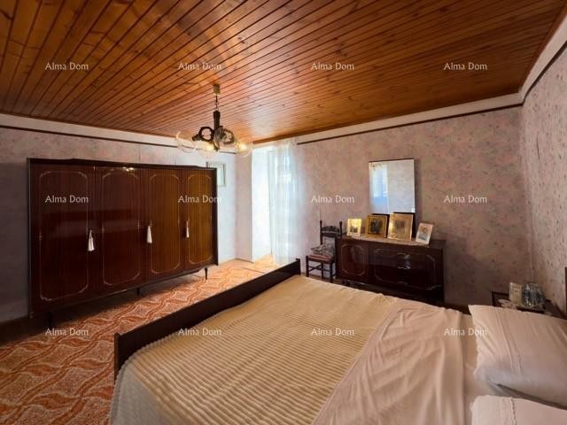 Мы продаем большой отдельно стоящий дом с просторным двором! 31