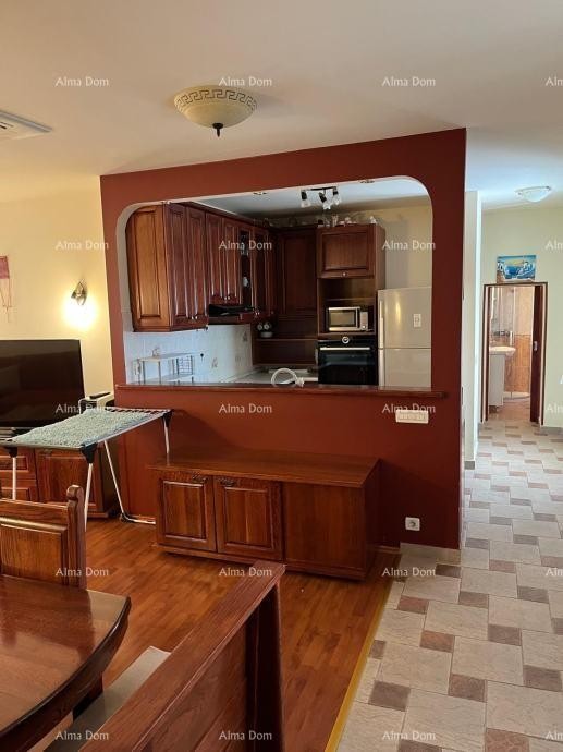 Poreč - Prostorno in popolnoma opremljeno stanovanje na odlični lokaciji! 1