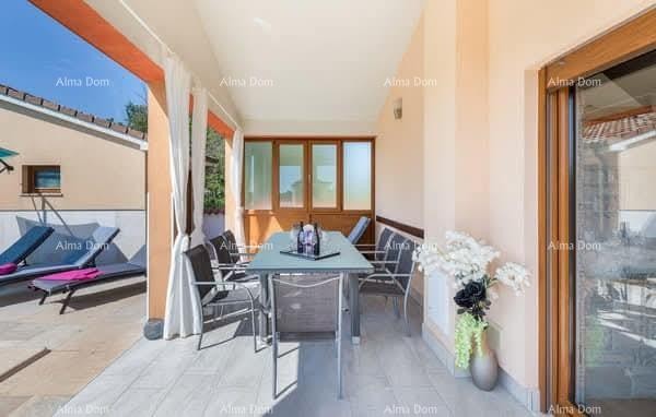 A beautiful house with a pool, surrounded by greenery! 18