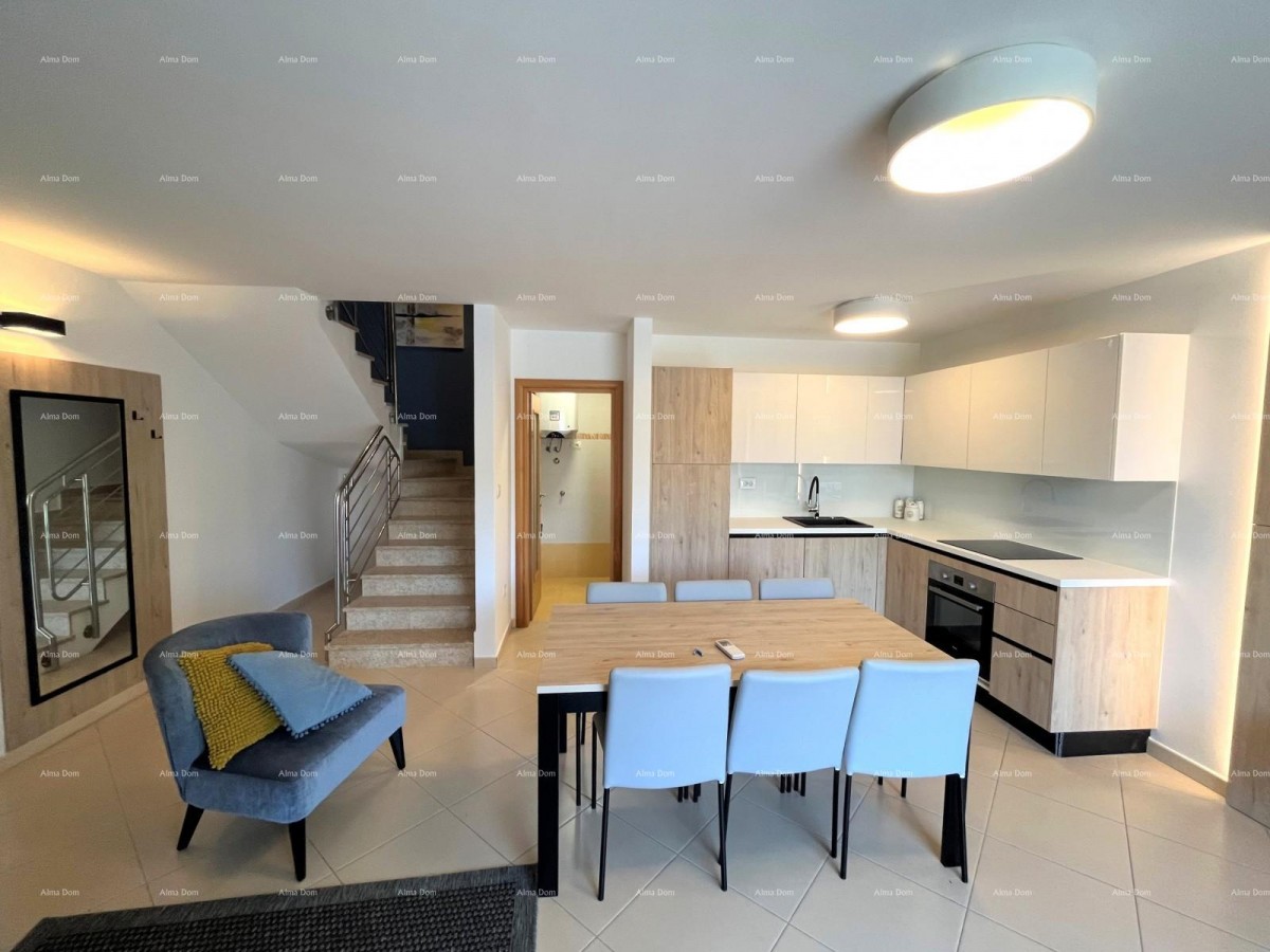 Spazioso appartamento in complesso con piscina, garage e vista mare – a soli 70 m dal mare, Umago! 2