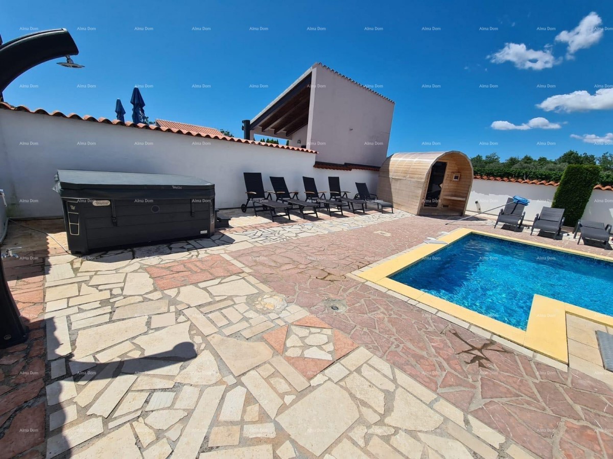 Na prodaju kuća s bazenom – Valtura 47