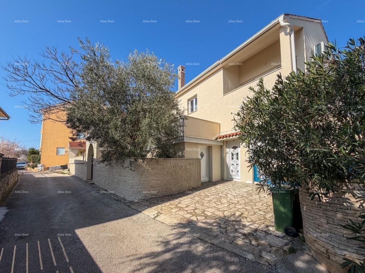 Ližnjan, renovated and fully furnished house with a garage and a cellar 1