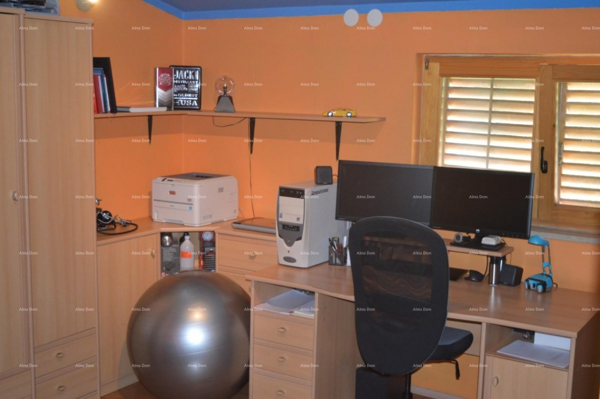 Near Marcana, house on a large plot of 26,000 m2. 22