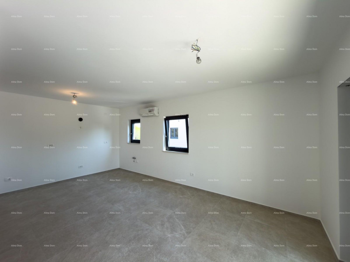 Новая постройка в отличном месте. 10