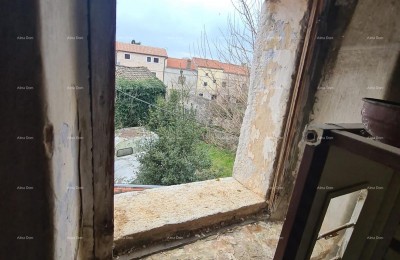 For sale: old stone house in Peroj
