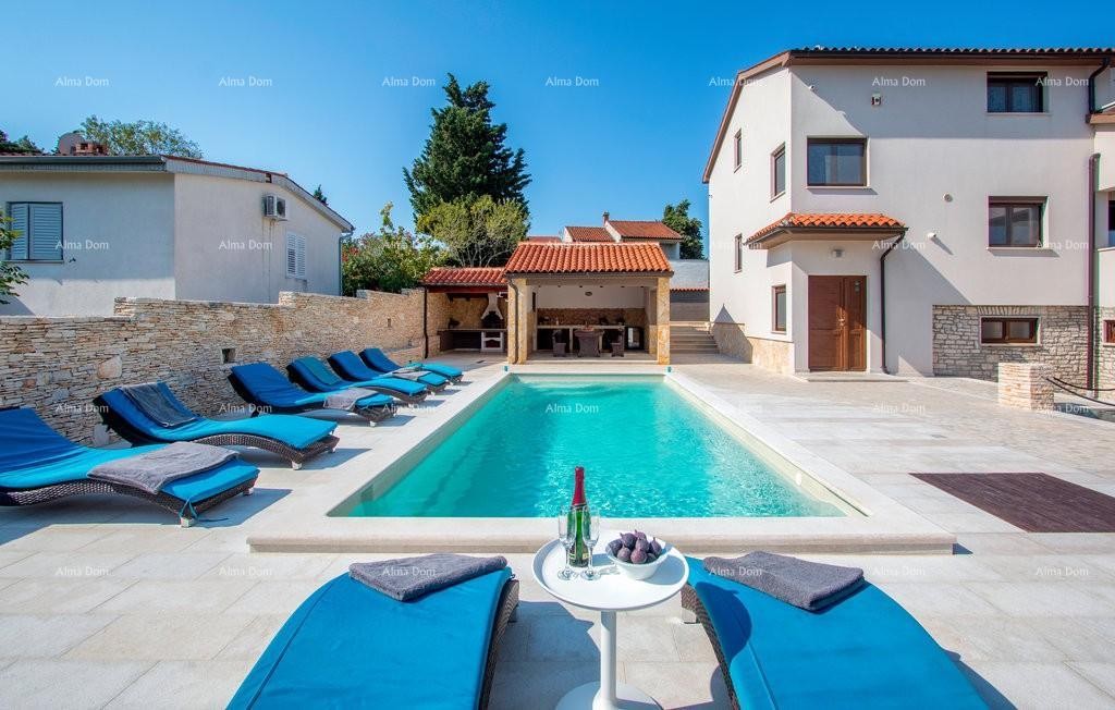 Premantura, villa indipendente con 5 camere da letto. Vicinanza al mare. 1