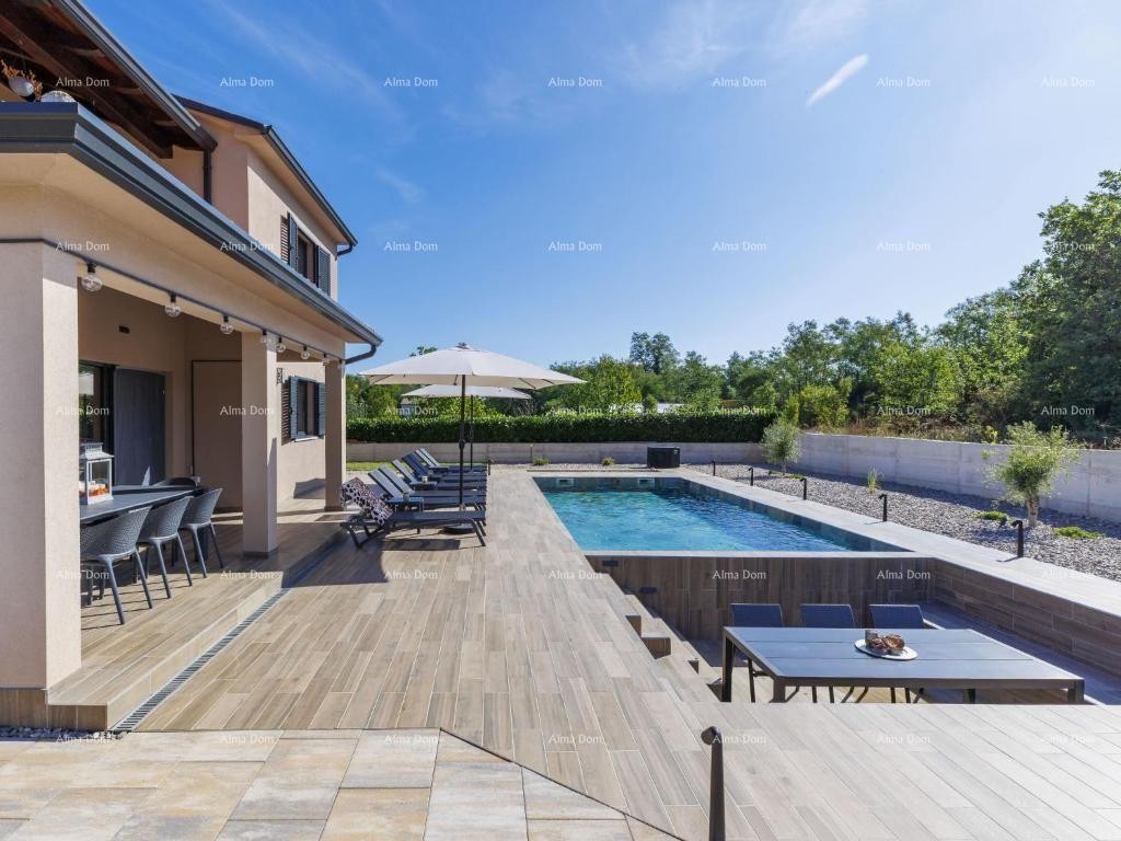 For sale: Luxury villa with a pool in a green oasis near Labin. 3