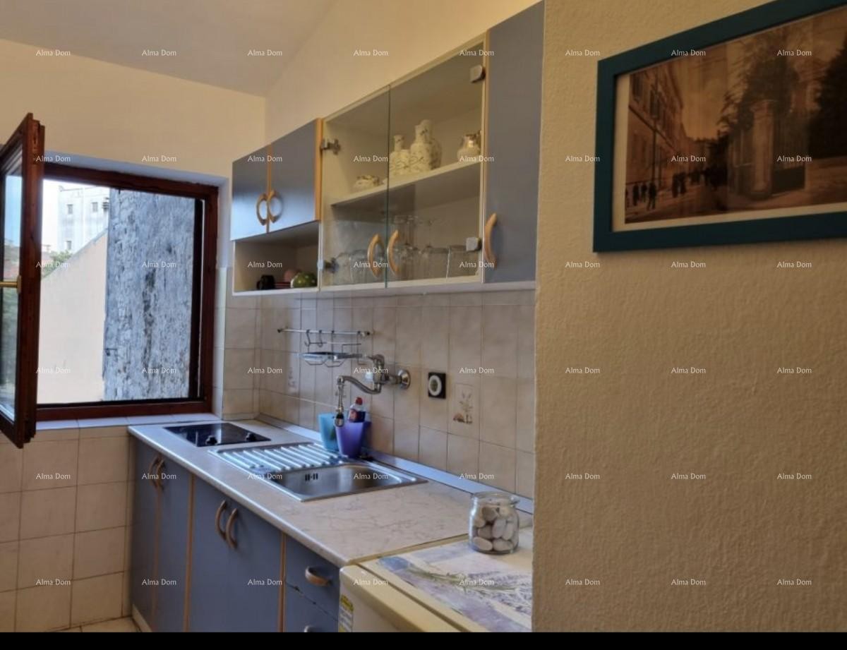 PULA STARA JEZGRA GRADA. KUĆA NA 5 MANJIH ETAŽA. 9