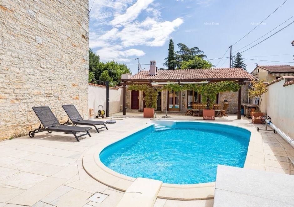 For sale: Renovated Istrian house with a pool – Kanfanar, 208 m², two buildings. 5