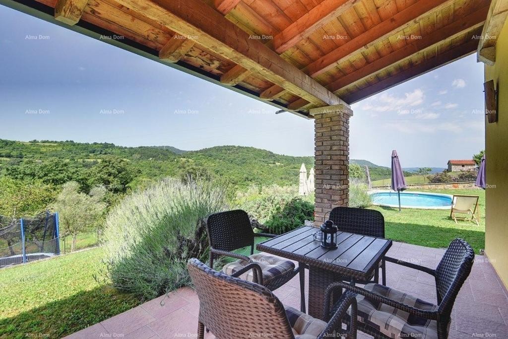 Prodaja se čudovita vila z bazenom v bližini Pazina 7