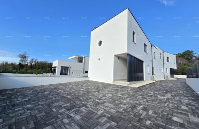 1 км до центра Медулина. Продается новый дом с бассейном в отличном месте, рядом с морем!