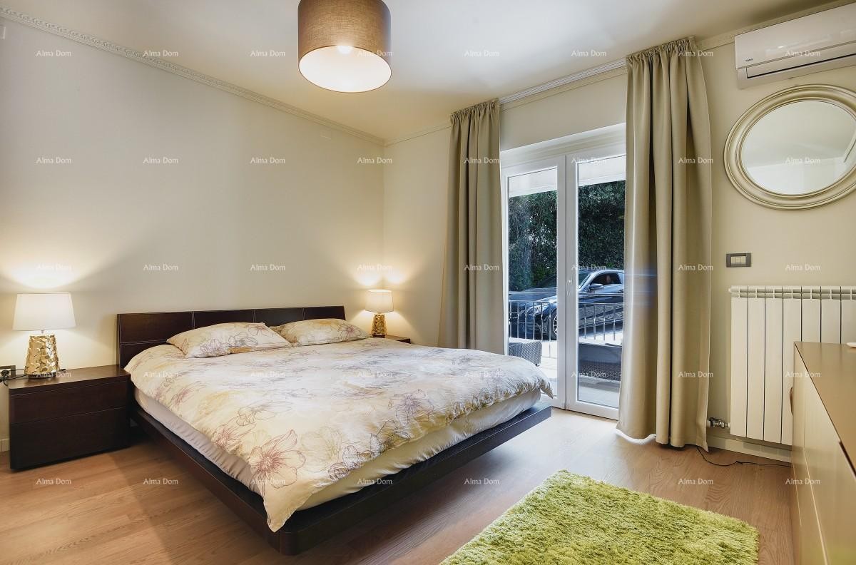 Prvi red do mora i plaže – kuća s bazenom i velikom okućnicom, Pješčana Uvala! 26