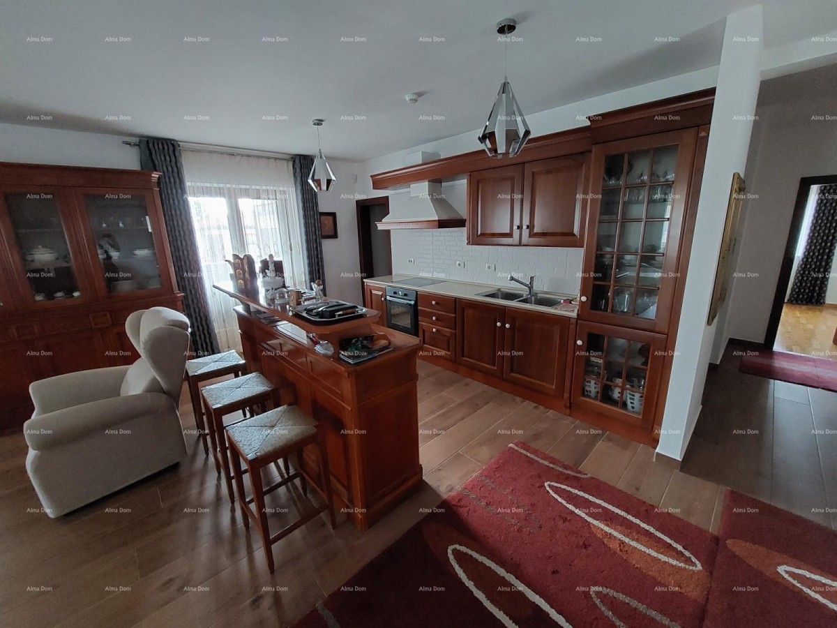 Современный дом с двумя апартаментами, крытым бассейном и большим двором. 20