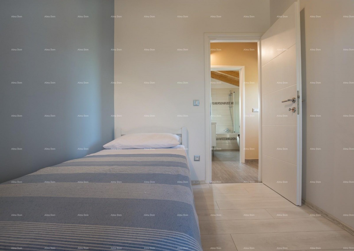 Fažana, detached house on a large plot of 1844 m2. View of the entire Fažana. 27