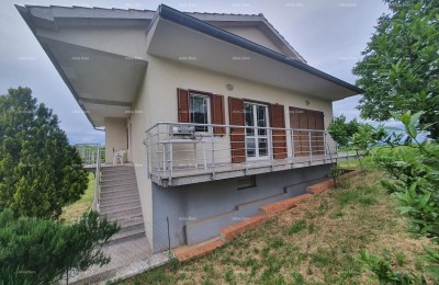 Družinska hiša z garažo, kletjo in možnostjo nakupa dodatnega zemljišča – 30 min od Pule