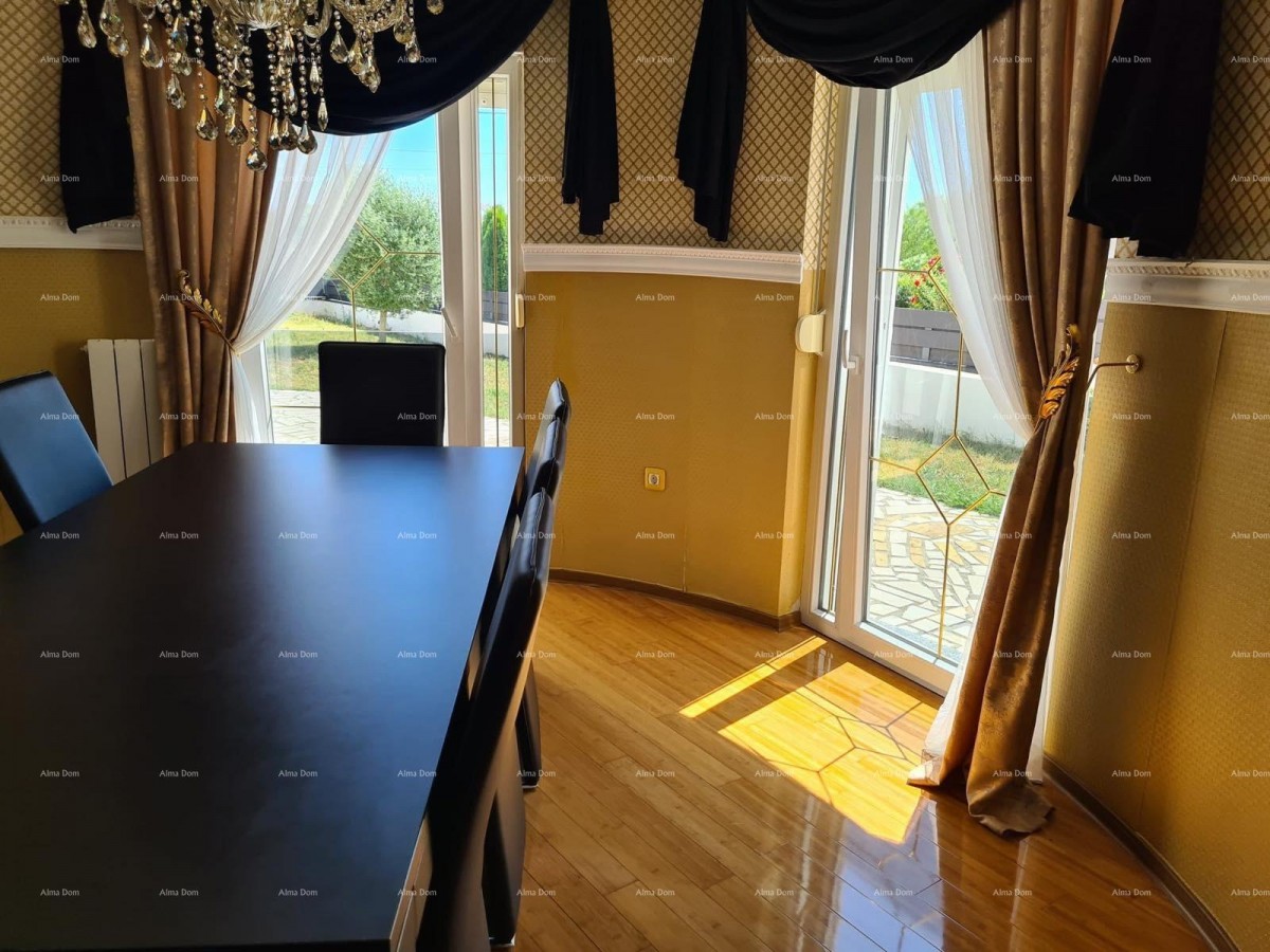 Na prodaju kuća s bazenom – Valtura 11