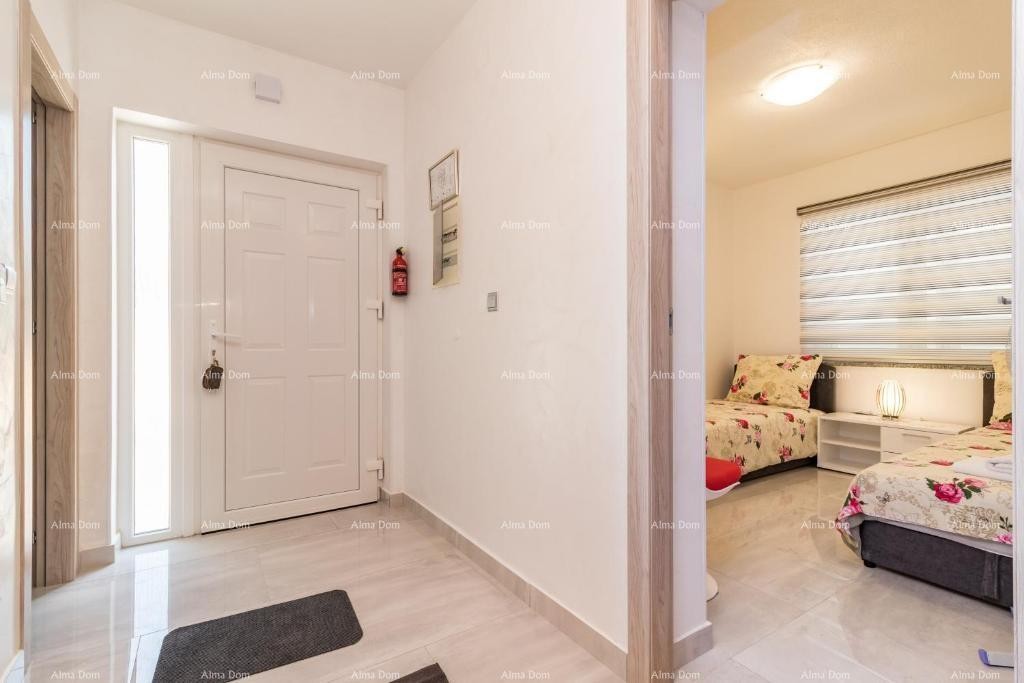 Medulin, stan sa bazenom. 7