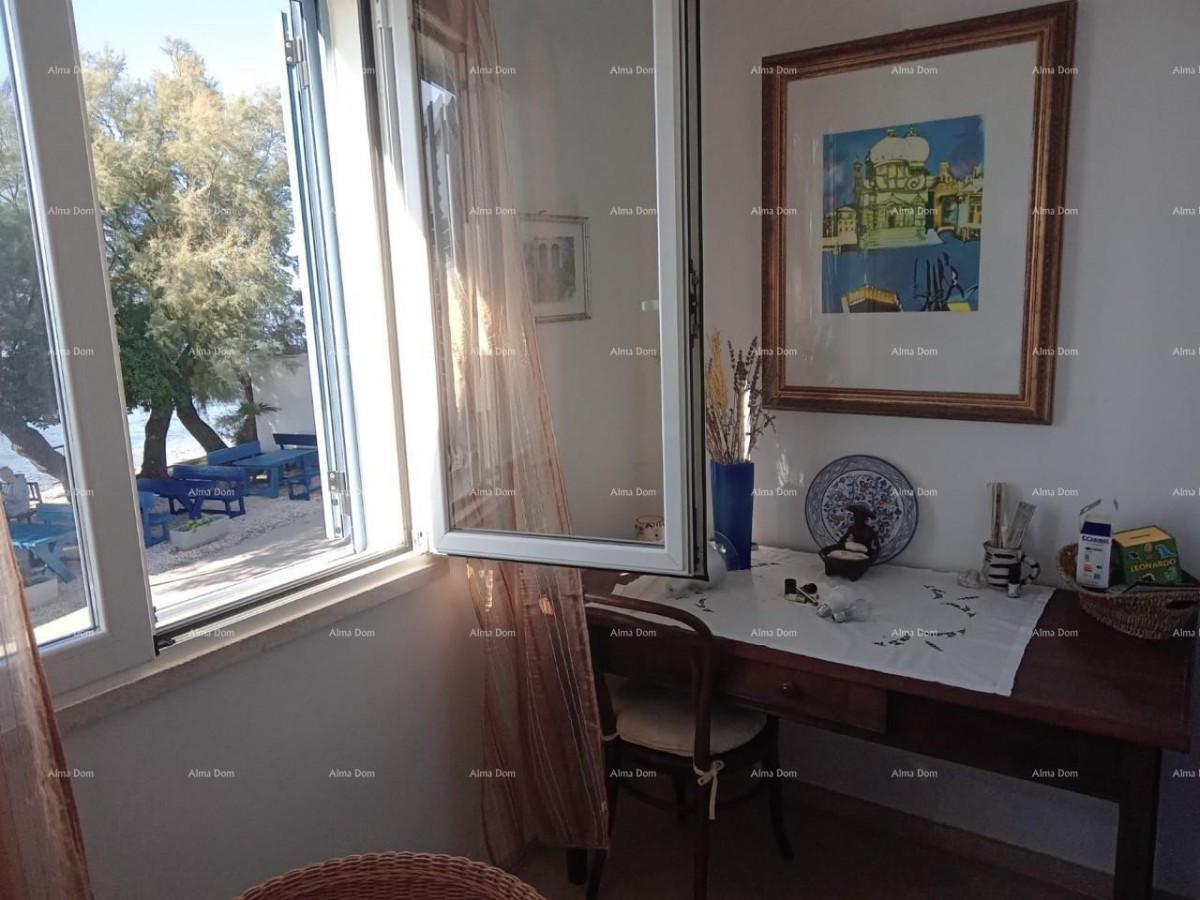 Proximity to the city of Umag. Duplex house for sale, 123.65 m² right on the seafront, 10 meters from the sea. 7