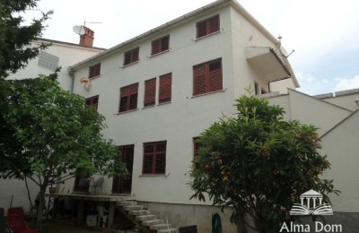 Prostrana kuća u Fažani, 400 m od centra i mora – idealna za obitelj ili investiciju