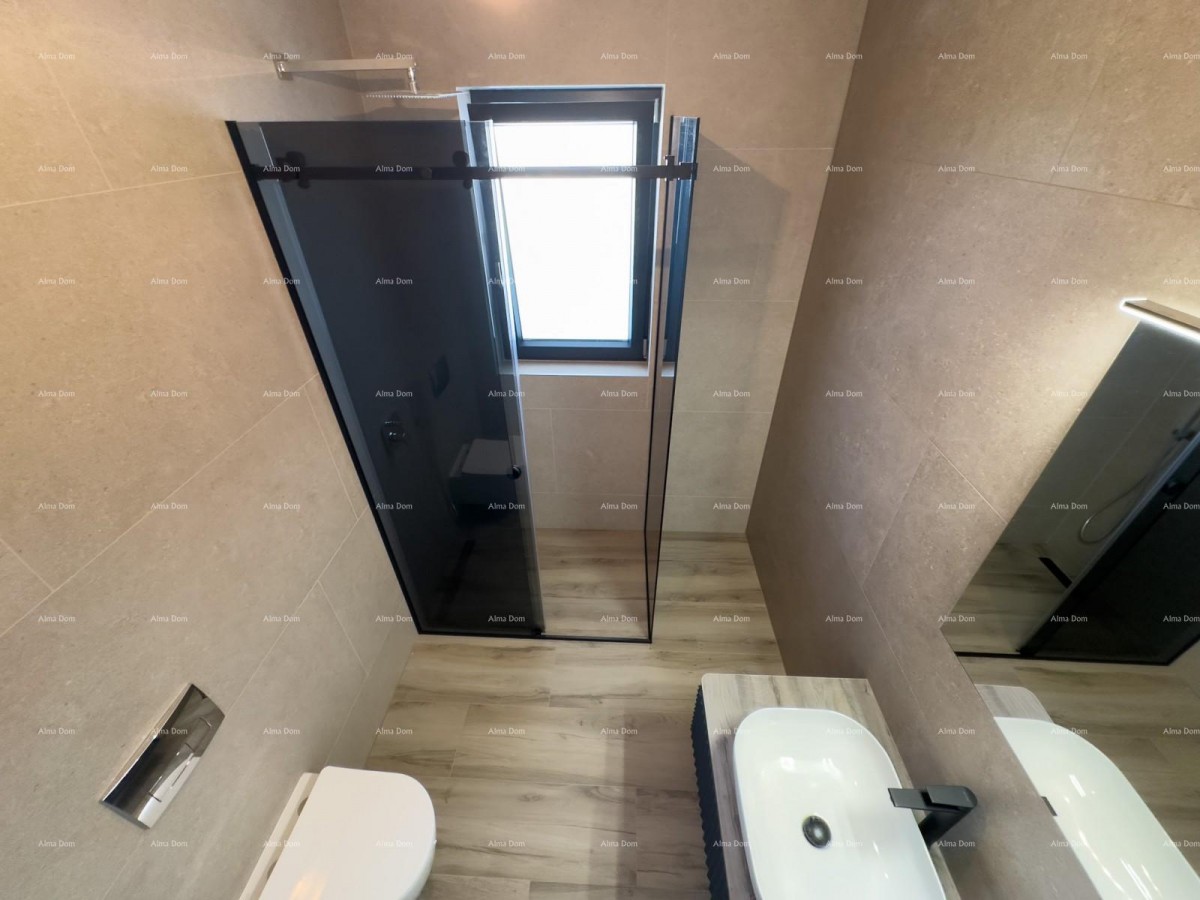 Prodamo vilo dvojček z bazenom in garažo 30